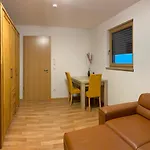 Wohnung Moebliert, Abgeschlossen Und Verkehrsguenstig Gelegen